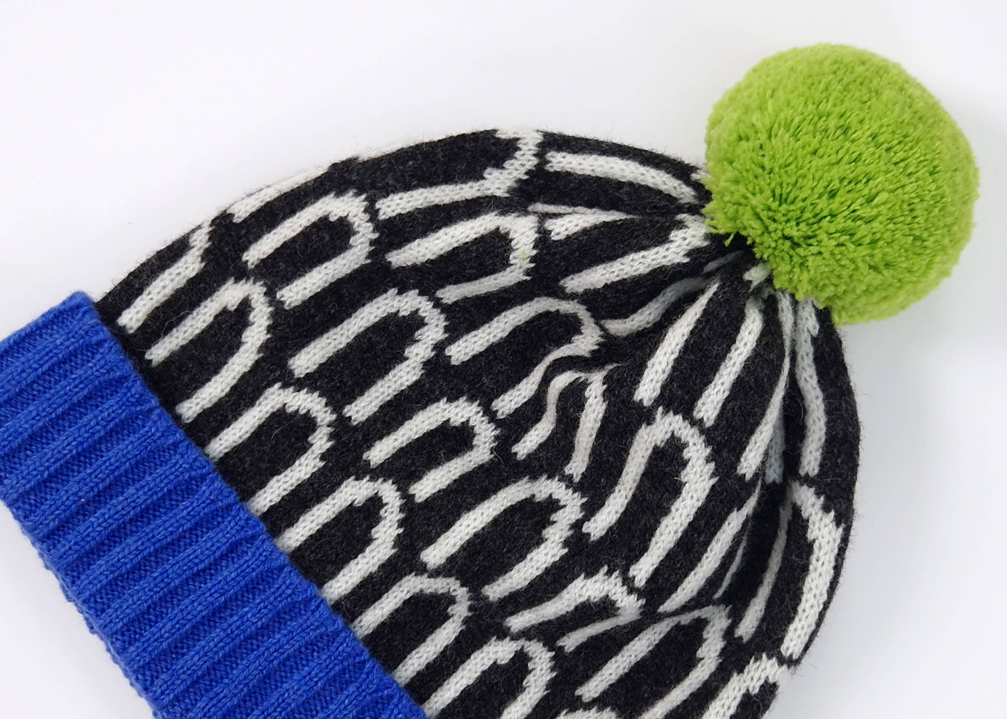 Lambswool Arch Patterned Hat in Blue and Green