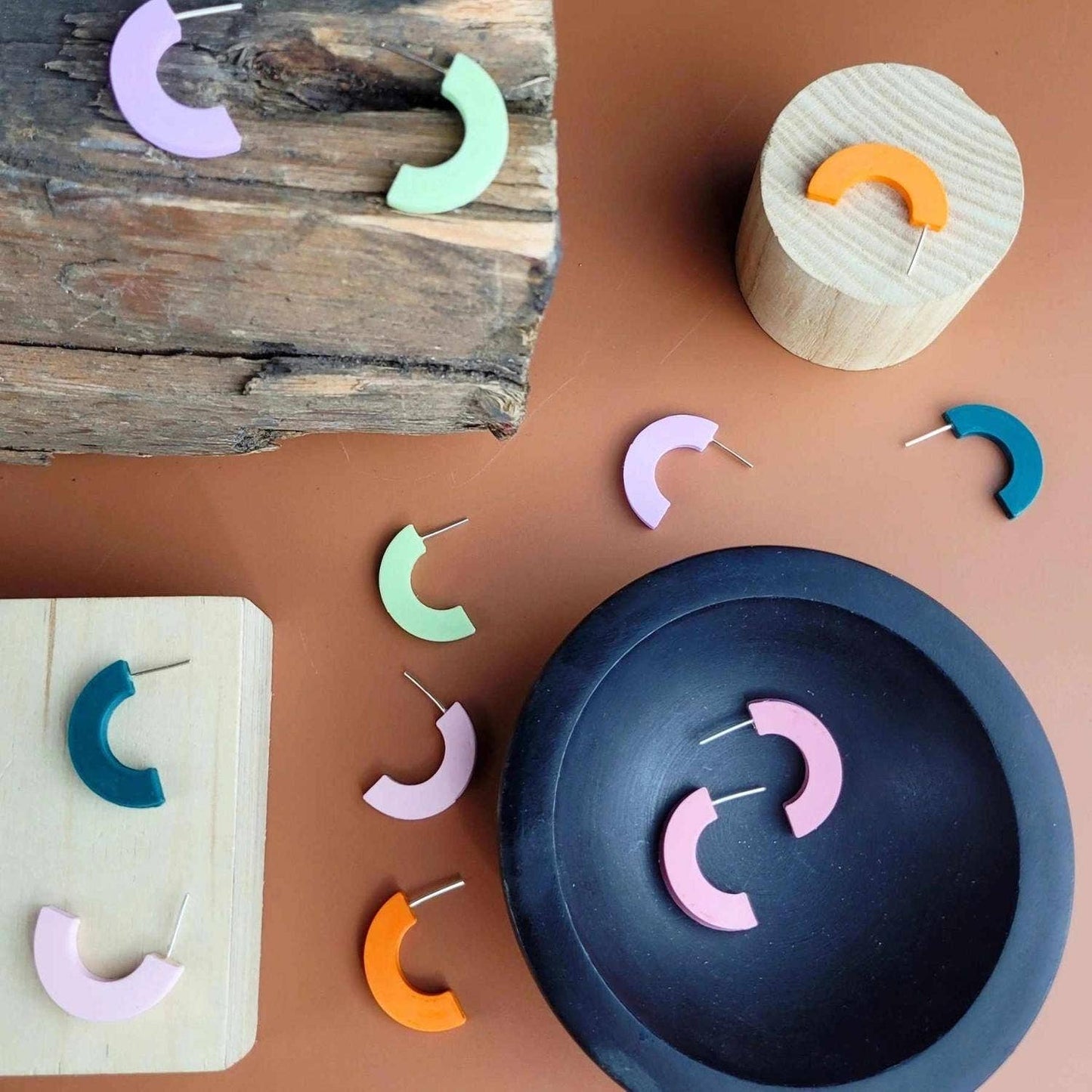 3D Printed Curve Stud Earrings in Morandi Green