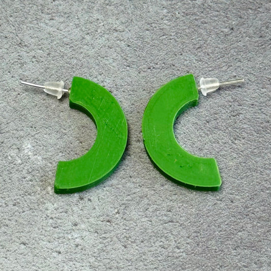 3D Printed Curve Stud Earrings in Pine