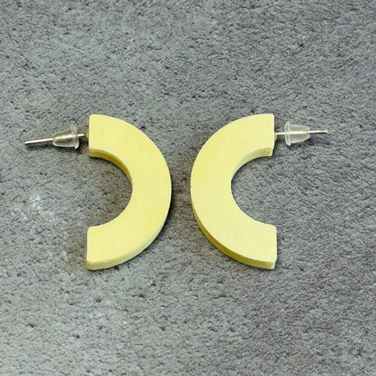 3D Printed Curve Stud Earrings in Pastel Yellow
