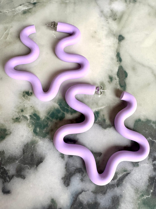 Wiggle Earrings in Lilac